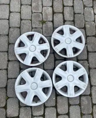 Subaru Justy R13 wheel hub/cap/trim 