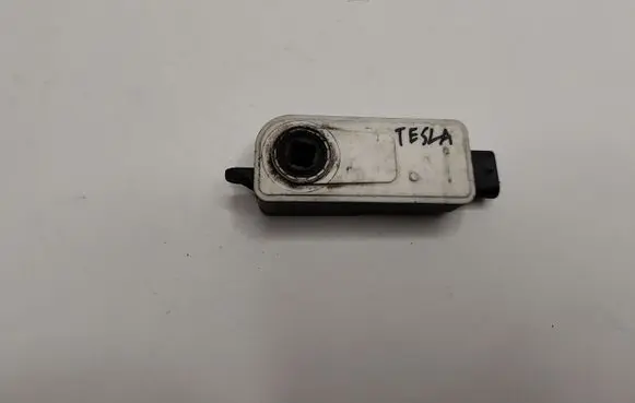 Tesla Model X Intake manifold valve actuator/motor 112218104 18321324533