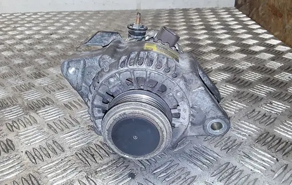Toyota Yaris Generator/alternator 2706033020