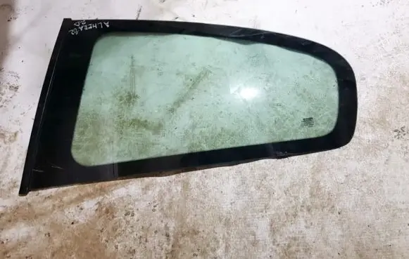 Nissan Almera N16 Rear side window