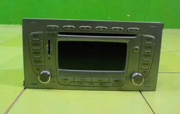 Ford Kuga I Radio/CD/DVD/GPS head unit 9V4T18K931AA XP197