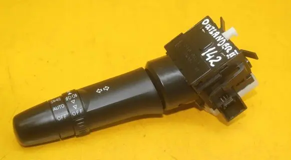 Mitsubishi Outlander Headlight wiper switch 17D706