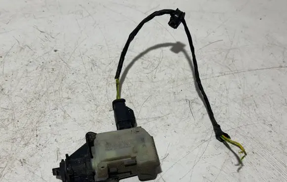 Peugeot 508 RXH Fuel tank cap lock motor 9651690280
