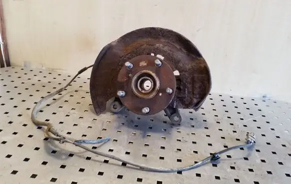Toyota RAV 4 (XA20) Front wheel hub
