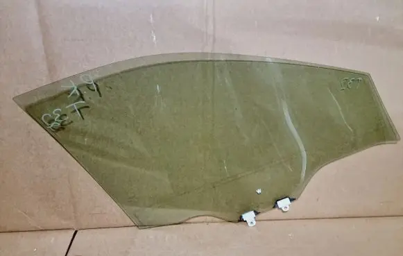 Nissan X-Trail T32 Front door window glass four-door 803014CA0A