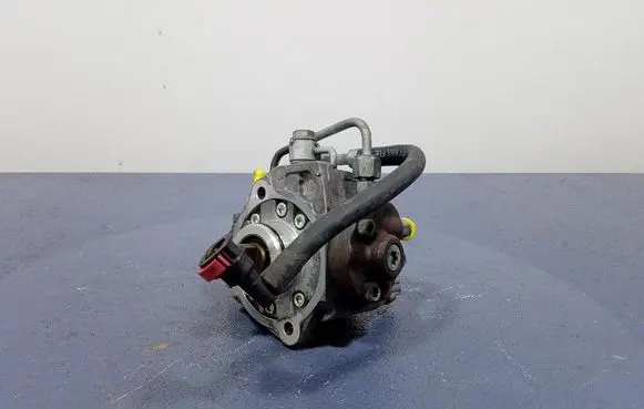 Toyota Avensis Verso Fuel injection high pressure pump 221000R020