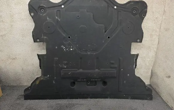 Maserati Grecale Engine splash shield/under tray 06701573690