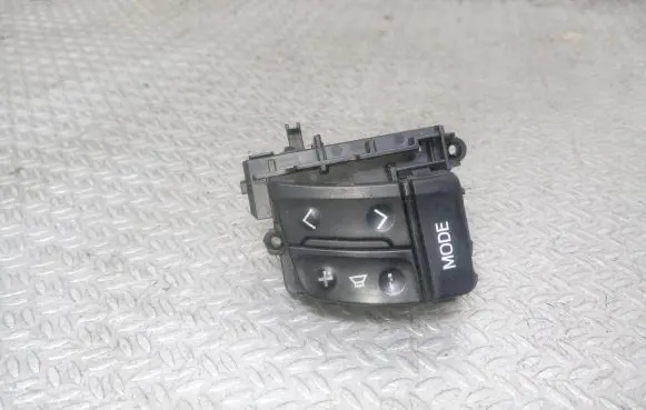 Toyota Yaris Steering wheel buttons/switches 