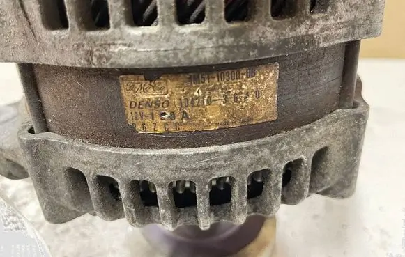 Ford Focus Generator/alternator 4M5T10300UB 1042103640