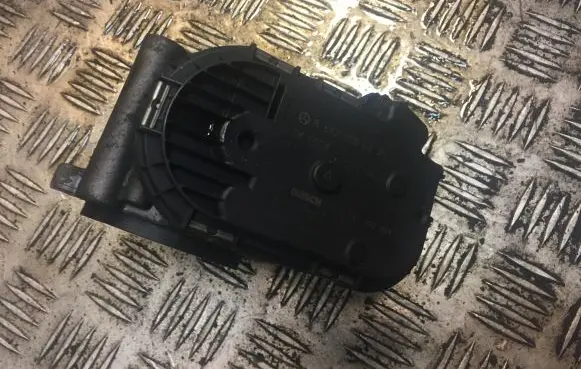 Mercedes-Benz E W212 Throttle valve 6420900270 A6420900270