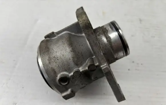 BMW X6 F16 Driveshaft support bearing bracket 7563779
