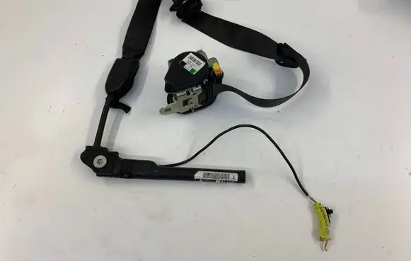 Opel Zafira C Front seatbelt 620611500 008R000