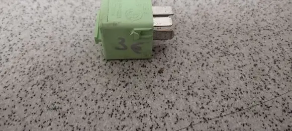 BMW 5 E39 Other relay 61368373700