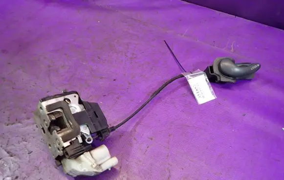 Fiat Albea Front door lock