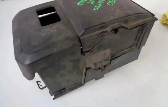 Volvo V50 Battery box tray 