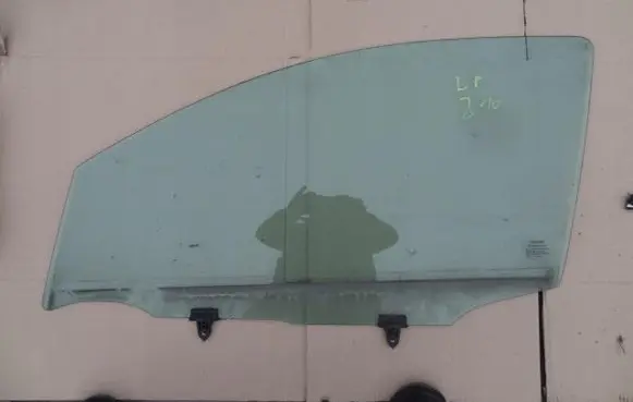 Nissan Qashqai Front door window glass four-door 43R-001582