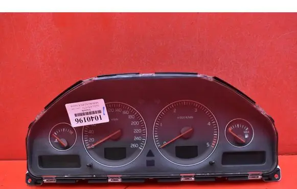 Volvo V70 Speedometer (instrument cluster) 30746102