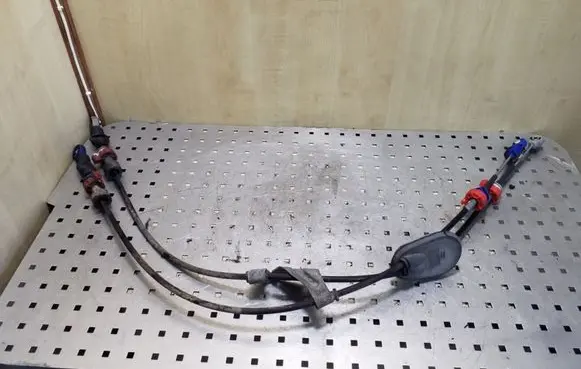 Nissan Qashqai+2 Gear shift cable linkage 112112856