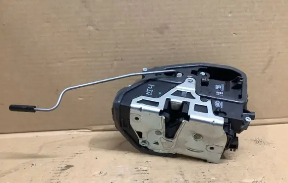 BMW 3 E90 E91 Rear door lock 7060295