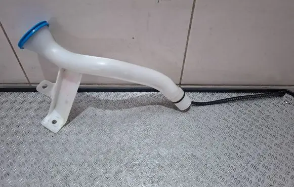 Suzuki SX4 S-Cross Window washer liquid tank fill tube 