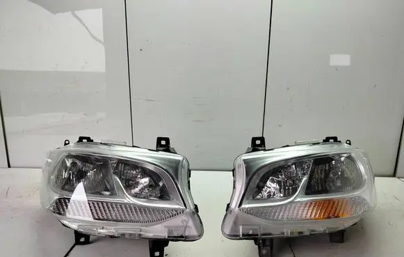 Mercedes-Benz Sprinter W907 W910 Headlight/headlamp A9109060100 A9109060000