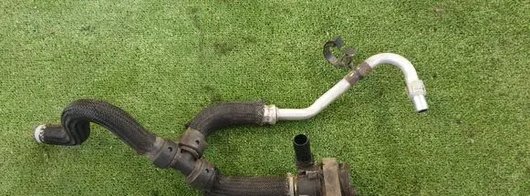 Engine coolant pipe/hose