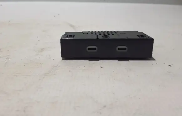 Skoda Octavia Mk4 USB socket connector 657035736