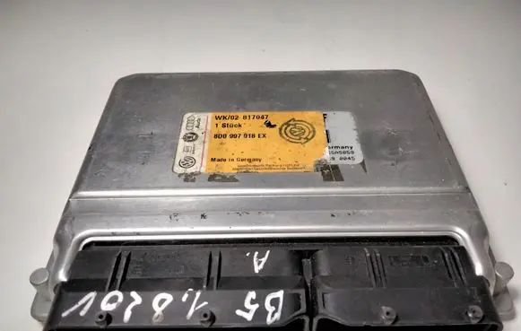 Volkswagen PASSAT B5 Engine control unit/module 8D0997018EX WK02817047