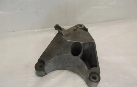 Opel Vectra C Engine mounting bracket 13178661
