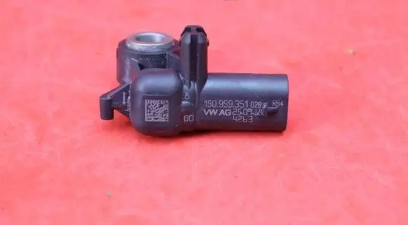 Skoda Rapid (NH) Sensor 1S0959351028