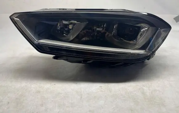 Volkswagen Golf Sportsvan Headlight/headlamp 517941033B
