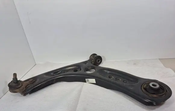 Volkswagen Golf VII Front lower control arm/wishbone 5Q0407151J