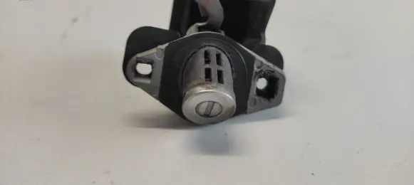 Mazda 6 Tailgate exterior lock 