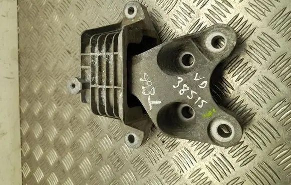 Opel Insignia B Engine mount bracket 84254937
