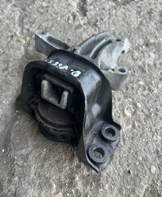 Nissan Qashqai Engine mount bracket 122848459R 122848459