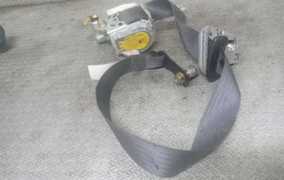 Subaru Forester SG Front seatbelt 7M8820P