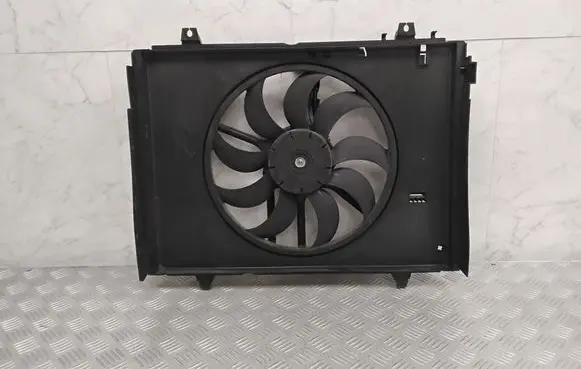 Radiator cooling fan shroud