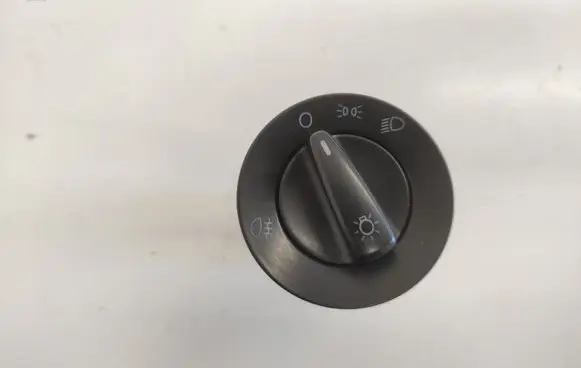 Volkswagen Golf IV Light switch 1C0941531