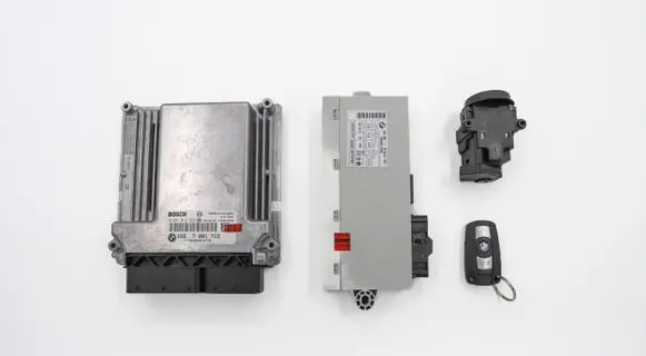 BMW 5 E60 E61 Engine ECU kit and lock set 7801712 13617801712 0281013253