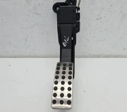Mercedes-Benz ML W163 Accelerator throttle pedal A1643000104 0800 030806