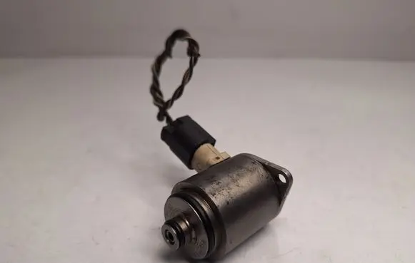 BMW 5 E60 E61 Hydraulic servotronic pressure valve 32106788211