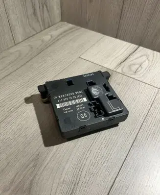 Mercedes-Benz E W211 Door control unit/module 2118201526 356805