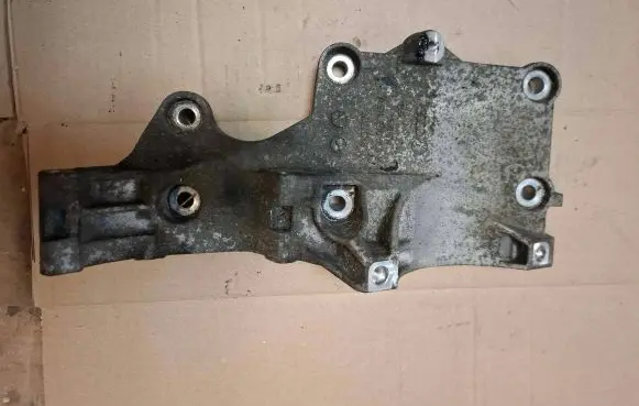Volkswagen Touran I Generator/alternator bracket 036903143