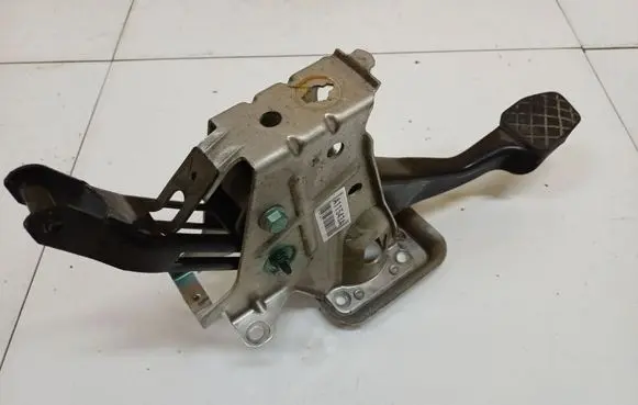 Seat Toledo III (5P) Brake pedal 1K1721057L
