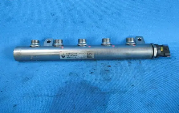 Nissan X-Trail T32 Fuel main line pipe 175210542R