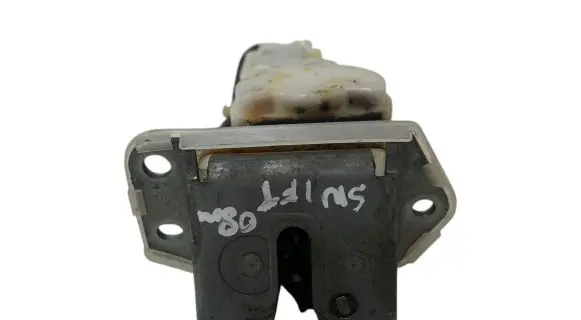 Suzuki Swift I Tailgate/trunk/boot lock/catch/latch