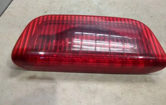 Nissan Juke I F15 Third/center stoplight