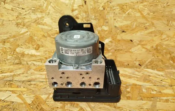 Volkswagen Passat Alltrack ABS Pump 5Q0614517DH 10022014164 MK100ESC