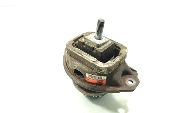 Land Rover Discovery 3 - LR3 Engine mount bracket KKB500441G