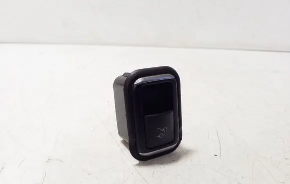 Mercedes-Benz CLS C218 X218 Tailgate opening switch A2129059300
